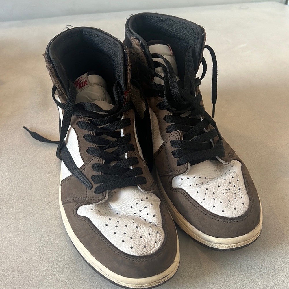 JORDAN 1 HIGH TRAVIS SCOTT MOCHAS